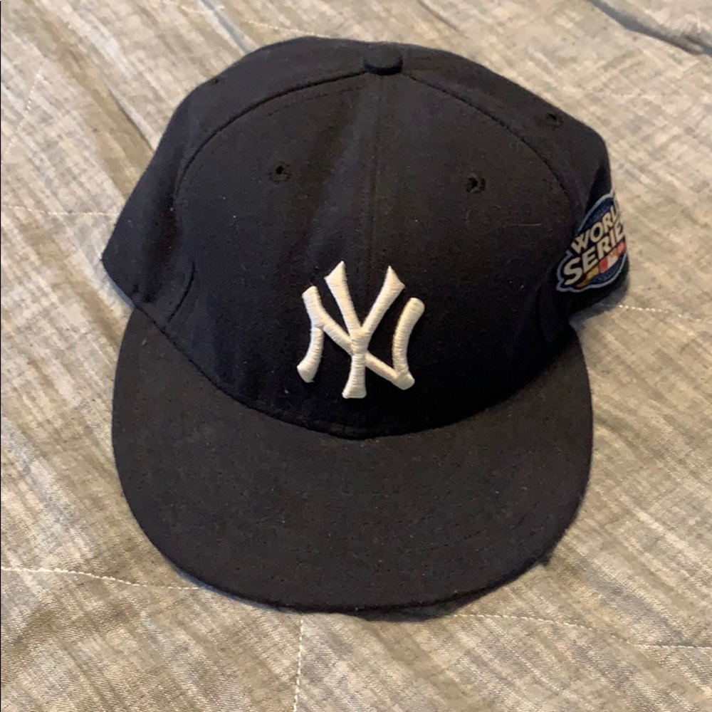NY Yankees flat rim hat